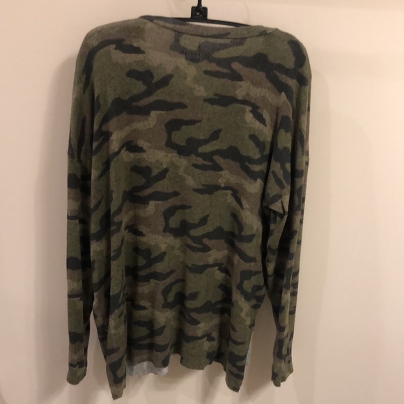 American Eagle Outfitters Soft & Sexy long sleeve camouflage sweater - Picture 5 of 6